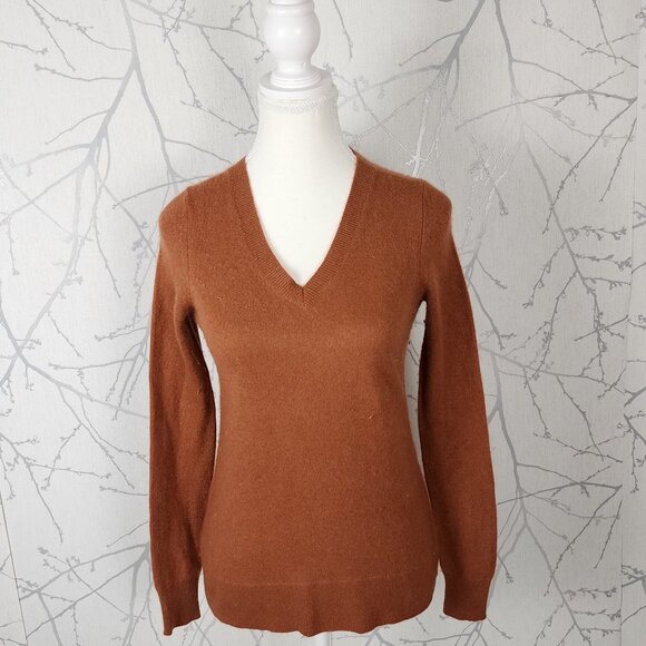 Saks Fifth Avenue Burnt Orange 100% Cashmere V-Neck Sweater - Picture 1 of 5